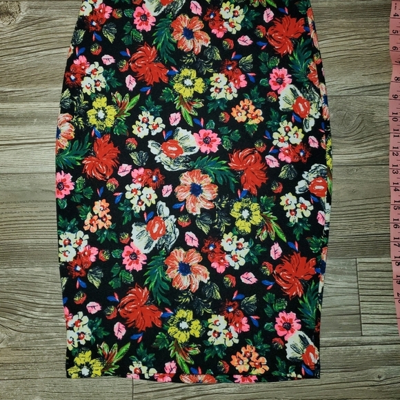 Fashionable Floral Pencil Skirt ✏ 😍 ♥ 👌 - Picture 5 of 5